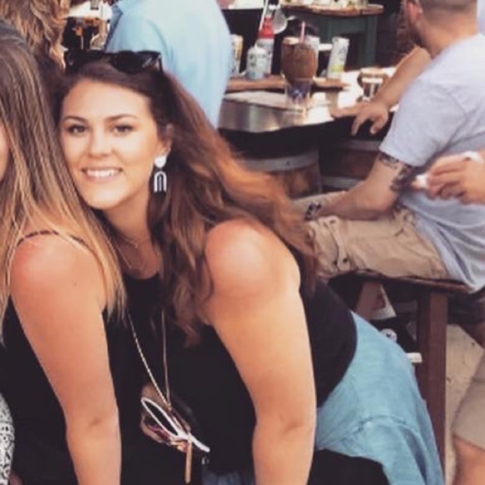 Meet your Posher, Ava